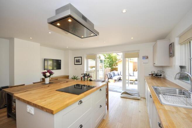 Large contemporary kitchen /dining room