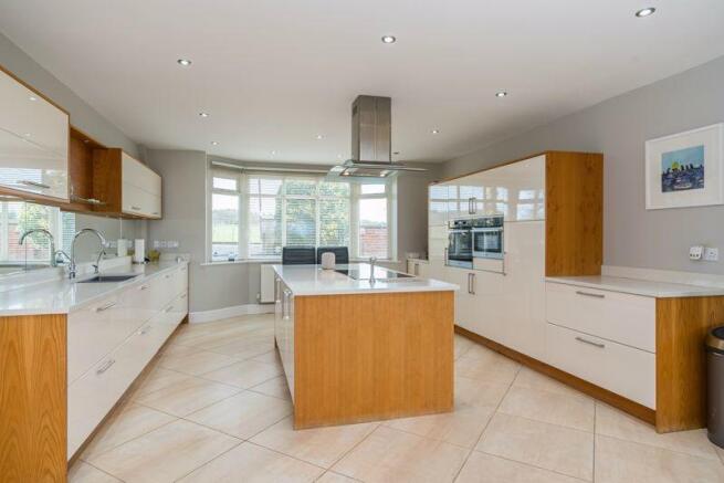 Kitchen / Brea...