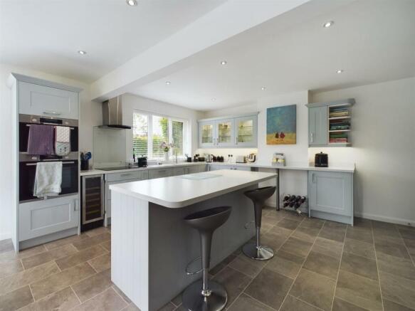 Living Kitchen/Dining Room