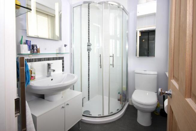EN-SUITE SHOWER