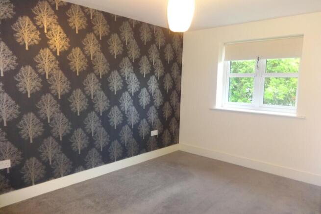 2 bed Apartment to rent Image 4