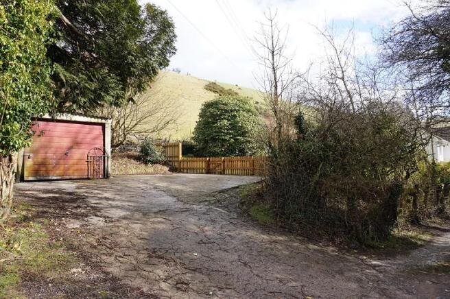 Garage / Driveway