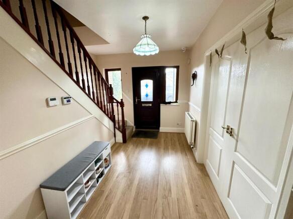 4 bed Detached to rent Image 6