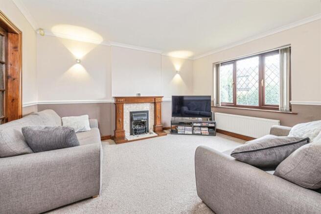 4 bed Detached for sale Image 6
