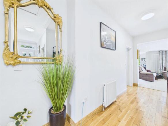 3 bed Detached Bungalow to rent Image 9