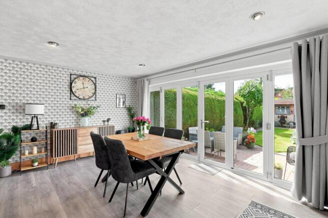 4 bed Semi-Detached for sale Image 5