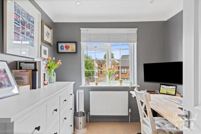 Bedroom / Office