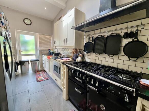 3 bed House to rent Image 6