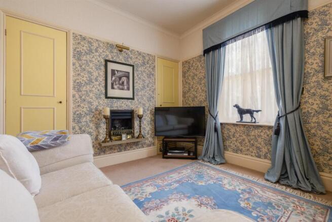7 bed House for sale Image 8