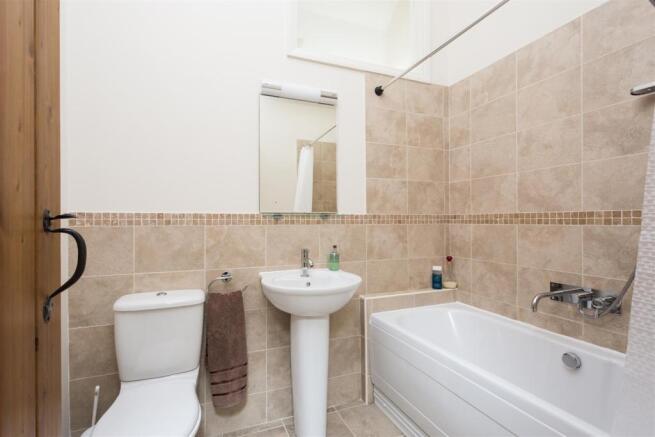 FIRST FLOOR BATHROOM
