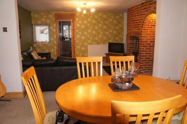 LOUNGE AREA/DINING A