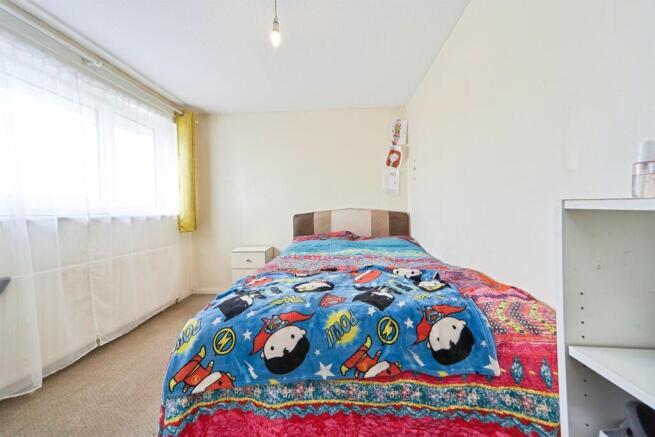 3 bed Terraced for sale Image 9