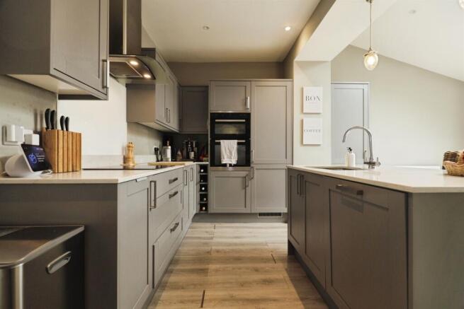 3 bed Terraced for sale Image 4