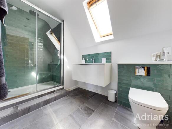 EN-SUITE SHOWER ROOM