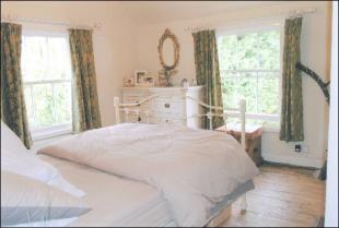 1 Lawn Cot Bedrrom