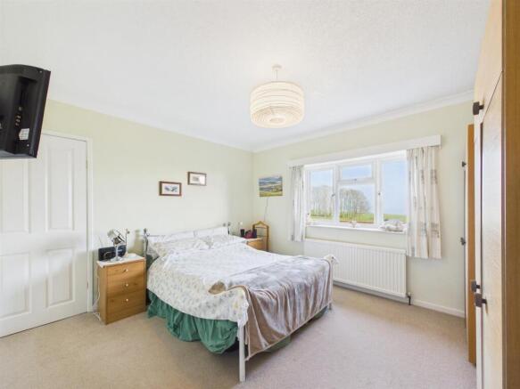 3 bed Semi-Detached for sale Image 6