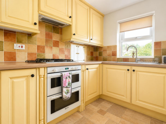 3 bed Detached Bungalow for sale Image 10