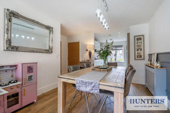 4 bed Semi-Detached for sale Image 4