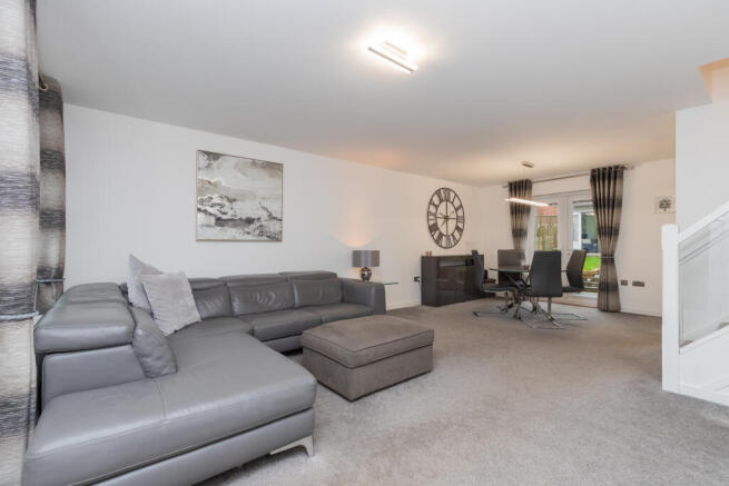 77 rosemont Place barrhead g78 1fe L-4