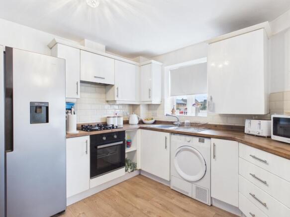 CAM03729G0-PR0246-STILL009