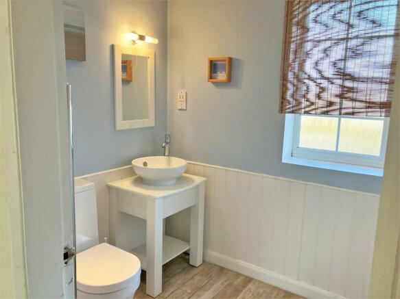 ensuite.jpg