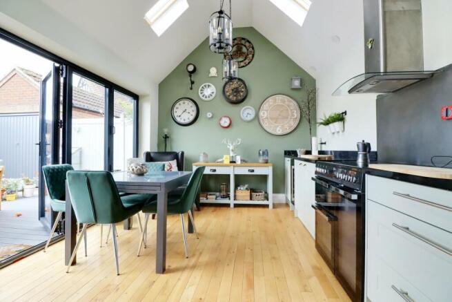 KITCHEN..jpg
