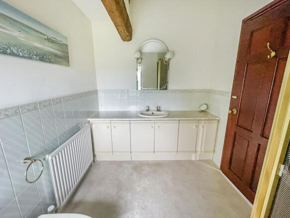 4 bed Semi-Detached for sale Image 12