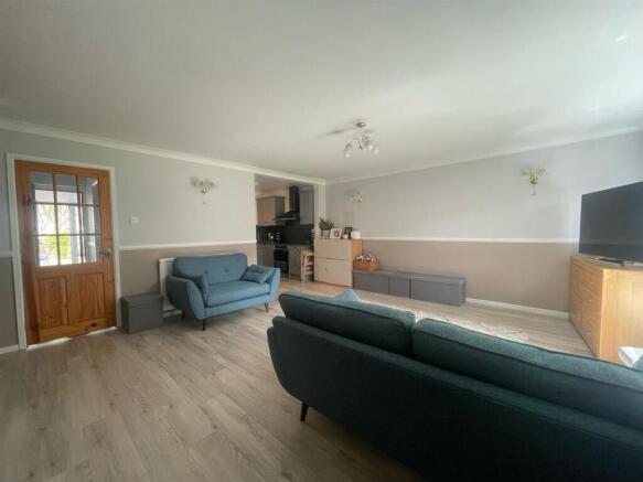 Lounge 2.jpg