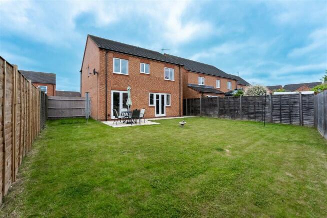 Priors Grove Close-16.jpg