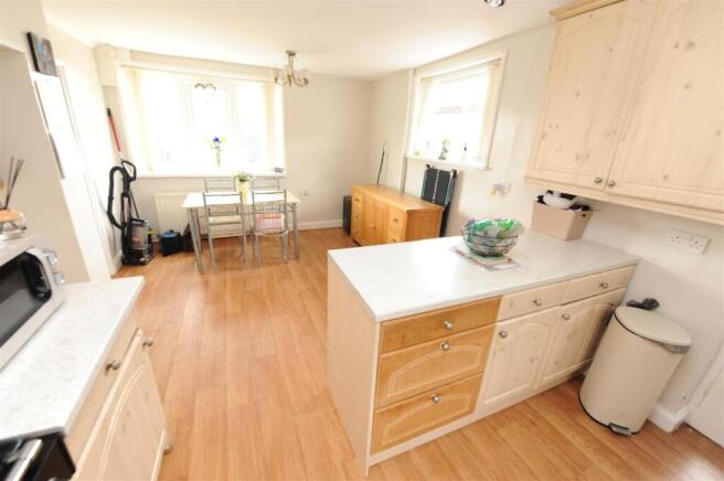 3 bed Semi-Detached for sale Image 7