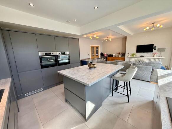 Semi-Detached for sale Image 6