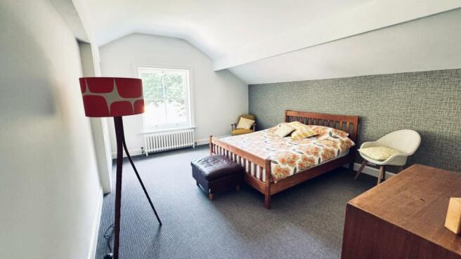 Mainbed1.jpg