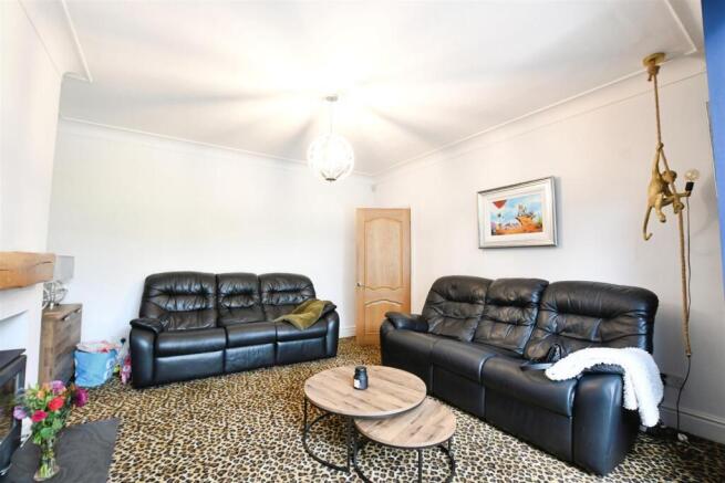 5 bed Semi-Detached for sale Image 10