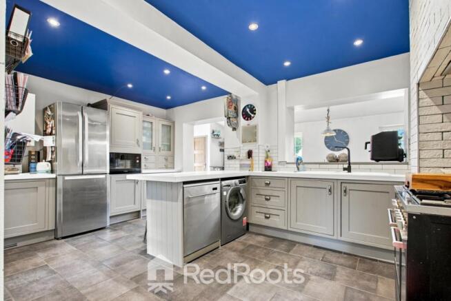 4 bed Semi-Detached for sale Image 4