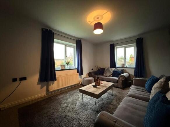 3 bed Semi-Detached for sale Image 3