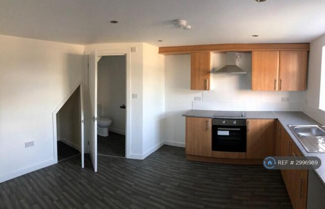 4 bed Terraced to rent Image 3