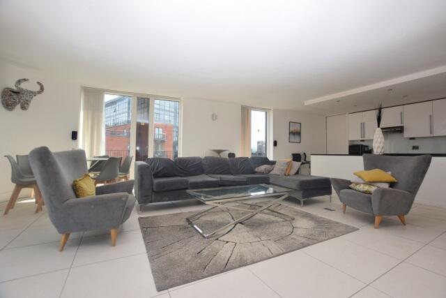 2 bed Apartment to rent Image 4