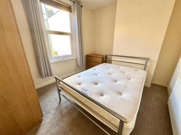 4 bed Terraced to rent Image 9