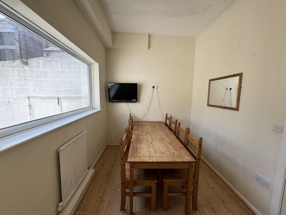 1 bed House Share to rent Image 4
