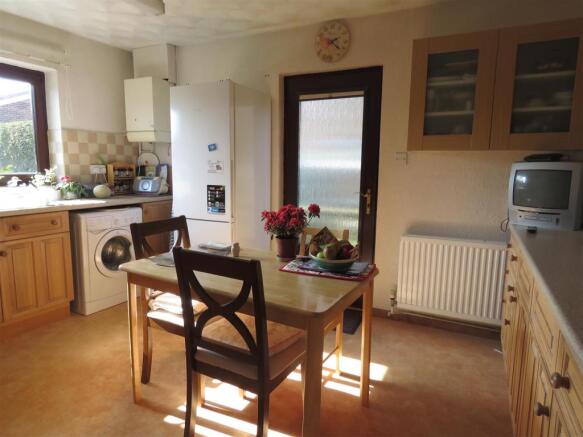 Kitchen 2.JPG