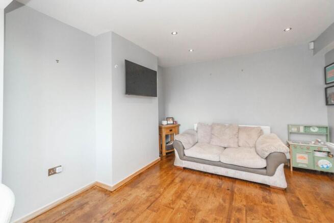 4 bed Semi-Detached for sale Image 6