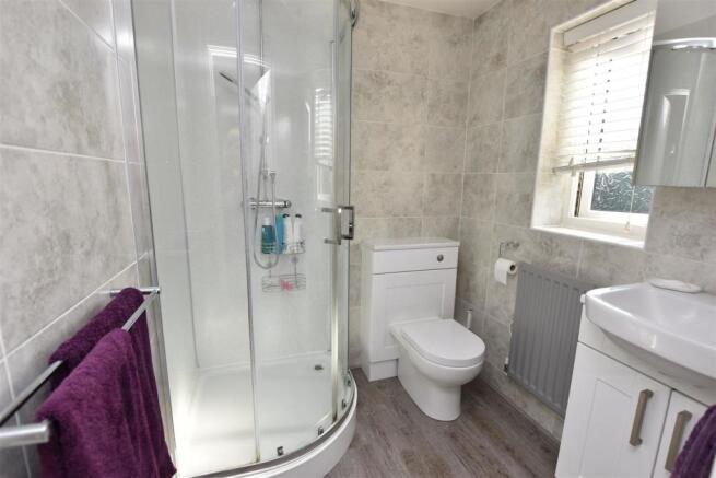 EN SUITE SHOWER ROOM