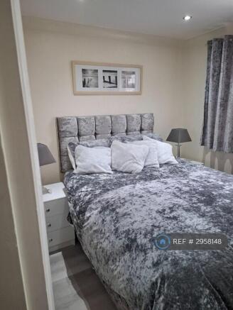 2 bed Semi-Detached to rent Image 11