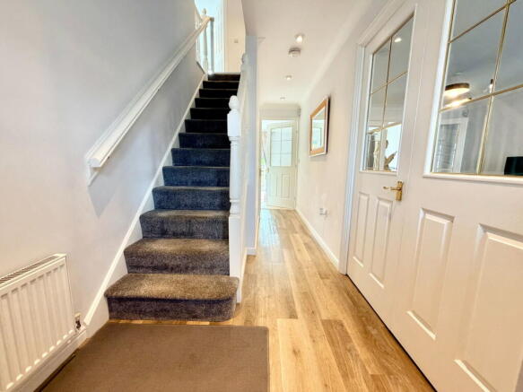 4 bed Detached for sale Image 9