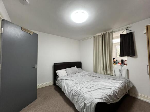 3 bed Apartment for sale Image 11