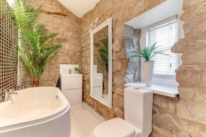 4 bed Detached for sale Image 8