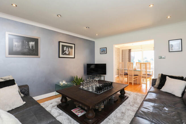 Lounge / Dining R...