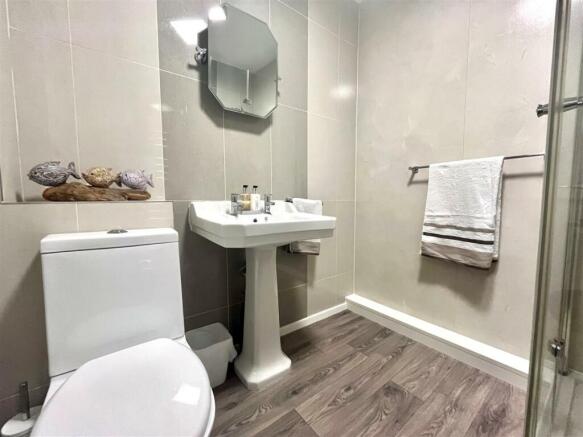 SHOWER ROOM/W.C