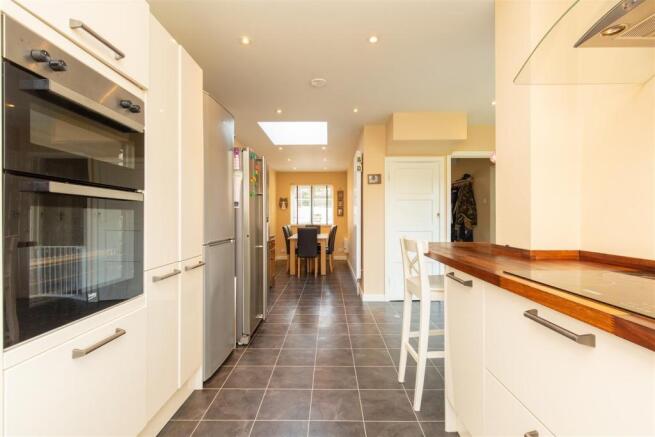 28 Fitzjohns Road-16.jpg