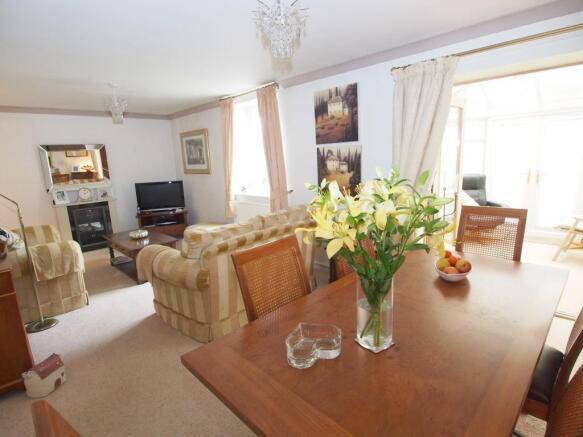 Lounge/Dining Room